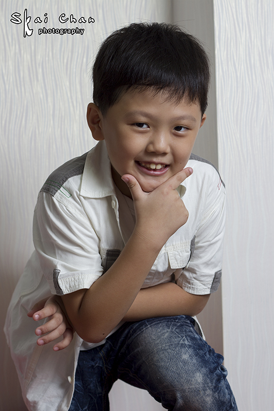 Indoor children photoshoot session with Dylan at Joyous Nails Seng Kang Indoor children photoshoot session with Dylan at Joyous Nails Seng Kang