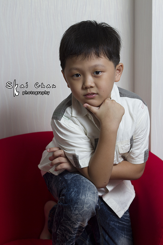 Indoor children photoshoot session with Dylan at Joyous Nails Seng Kang Indoor children photoshoot session with Dylan at Joyous Nails Seng Kang
