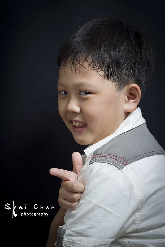 Indoor children photoshoot session with Dylan at Joyous Nails Seng Kang Indoor children photoshoot session with Dylan at Joyous Nails Seng Kang