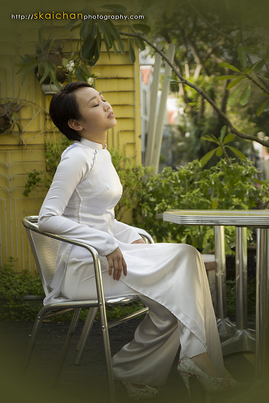 Traditional dress - Vietnamese Ao Dai photoshoot session with KT Pham at Duxton Plain Park Traditional dress - Vietnamese Ao Dai photoshoot session with KT Pham at Duxton Plain Park