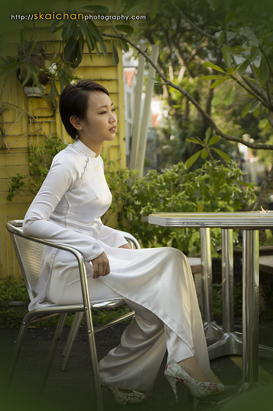 Traditional dress - Vietnamese Ao Dai photoshoot session with KT Pham at Duxton Plain Park Traditional dress - Vietnamese Ao Dai photoshoot session with KT Pham at Duxton Plain Park