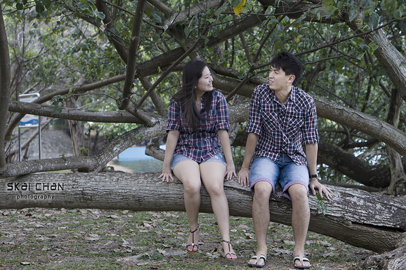 Creative and cute outdoor couple photoshoot session with Derrick and Ariel at Jurong Lake Gardens Creative and cute outdoor couple photoshoot session with Derrick and Ariel at Jurong Lake Gardens