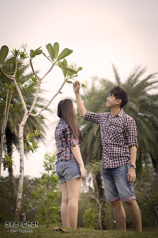 Creative and cute outdoor couple photoshoot session with Derrick and Ariel at Jurong Lake Gardens Creative and cute outdoor couple photoshoot session with Derrick and Ariel at Jurong Lake Gardens
