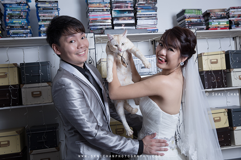 Indoor pre-wedding photoshoot session with Huiting & Shengyang at Sunsetopia Indoor pre-wedding photoshoot session with Huiting & Shengyang at Sunsetopia