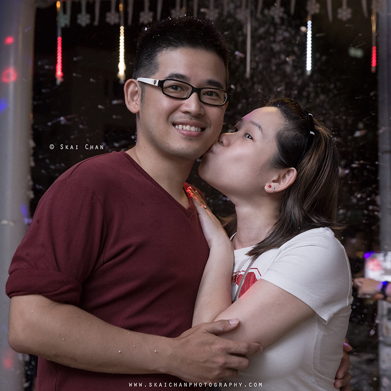 Christmas themed night couple photoshoot session with Kaidi & Ivy at Marsiling Christmas themed night couple photoshoot session with Kaidi & Ivy at Marsiling