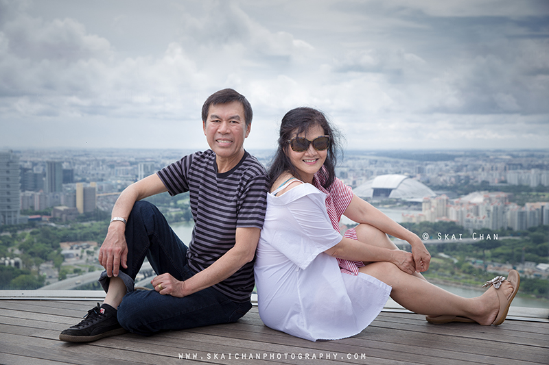 Outdoor casual couple photoshoot session with Michael & Kimli at Marina Bay Sands (MBS) hotel Outdoor casual couple photoshoot session with Michael & Kimli at Marina Bay Sands (MBS) hotel