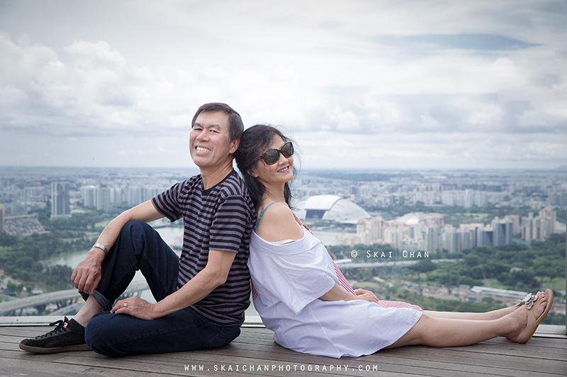 Outdoor casual couple photoshoot session with Michael & Kimli at Marina Bay Sands (MBS) hotel Outdoor casual couple photoshoot session with Michael & Kimli at Marina Bay Sands (MBS) hotel
