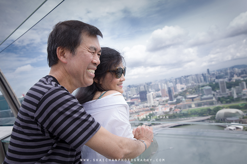 Outdoor casual couple photoshoot session with Michael & Kimli at Marina Bay Sands (MBS) hotel Outdoor casual couple photoshoot session with Michael & Kimli at Marina Bay Sands (MBS) hotel