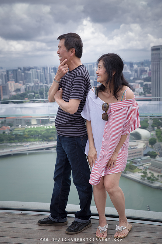 Outdoor casual couple photoshoot session with Michael & Kimli at Marina Bay Sands (MBS) hotel Outdoor casual couple photoshoot session with Michael & Kimli at Marina Bay Sands (MBS) hotel