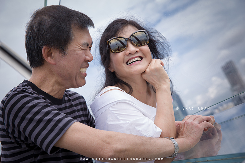 Outdoor casual couple photoshoot session with Michael & Kimli at Marina Bay Sands (MBS) hotel Outdoor casual couple photoshoot session with Michael & Kimli at Marina Bay Sands (MBS) hotel