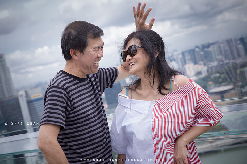 Outdoor casual couple photoshoot session with Michael & Kimli at Marina Bay Sands (MBS) hotel Outdoor casual couple photoshoot session with Michael & Kimli at Marina Bay Sands (MBS) hotel