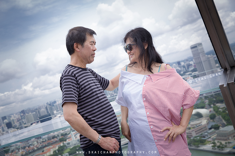 Outdoor casual couple photoshoot session with Michael & Kimli at Marina Bay Sands (MBS) hotel Outdoor casual couple photoshoot session with Michael & Kimli at Marina Bay Sands (MBS) hotel