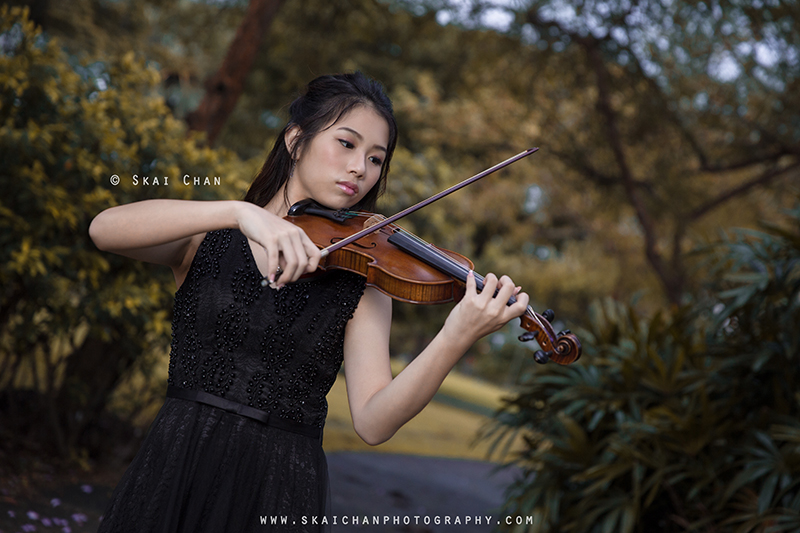 Night violin portrait photoshoot session with Ha Eun at Gardens by the Bay East