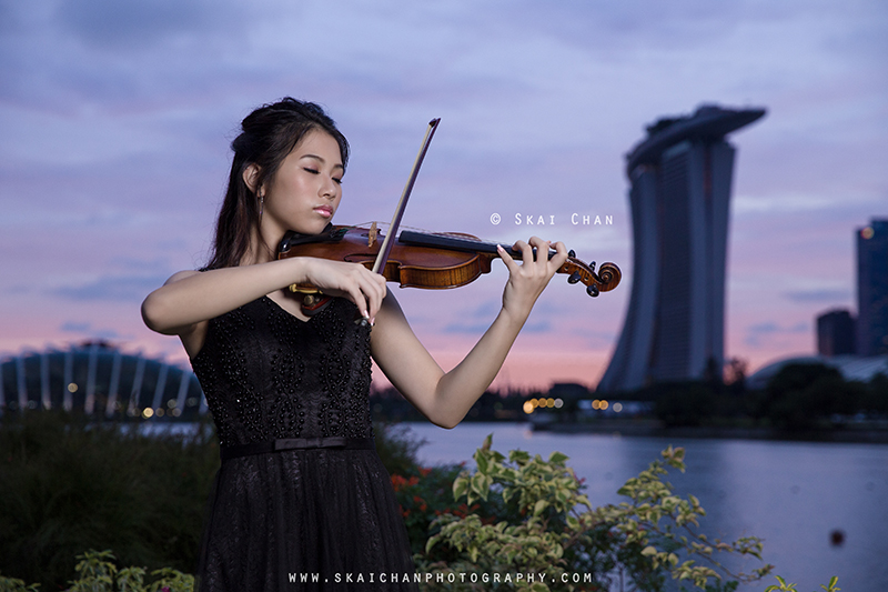 Night violin portrait photoshoot session with Ha Eun at Gardens by the Bay East