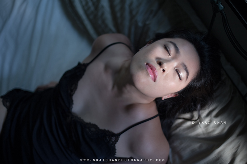 Bedroom boudoir portrait photoshoot session with Syriicyaniide at Tiong Bahru Bedroom boudoir portrait photoshoot session with Syriicyaniide at Tiong Bahru