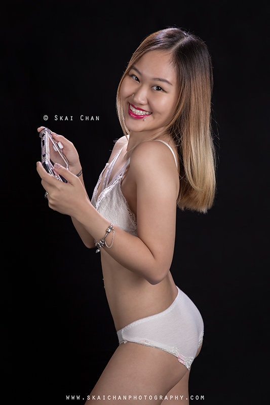 Editorial gamer portrait photoshoot session with Rachel Liew at Tanjong Pagar (photography studio) Editorial gamer portrait photoshoot session with Rachel Liew at Tanjong Pagar (photography studio)