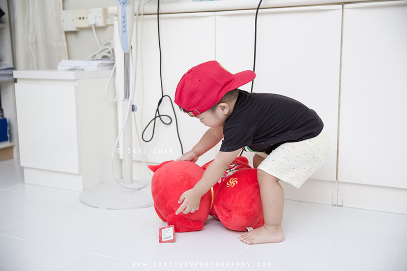 Indoor children photoshoot session with Nicholas Chan Jun En at home Indoor children photoshoot session with Nicholas Chan Jun En at home