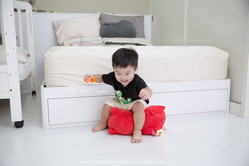 Indoor children photoshoot session with Nicholas Chan Jun En at home Indoor children photoshoot session with Nicholas Chan Jun En at home