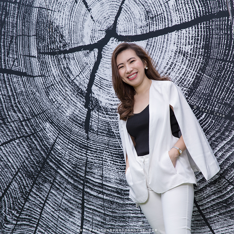 Corporate portrait photoshoot session with Ratna Juita at Raffles Place Park & Boat Quay Corporate portrait photoshoot session with Ratna Juita at Raffles Place Park & Boat Quay