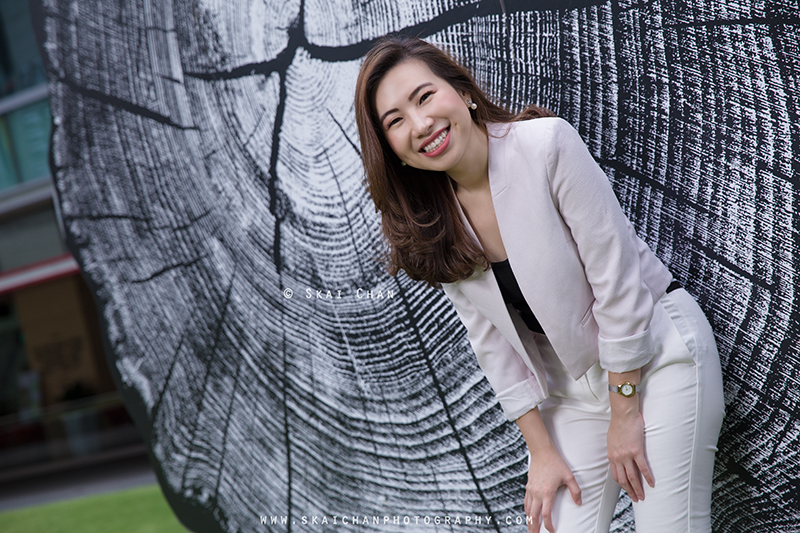 Corporate portrait photoshoot session with Ratna Juita at Raffles Place Park & Boat Quay Corporate portrait photoshoot session with Ratna Juita at Raffles Place Park & Boat Quay
