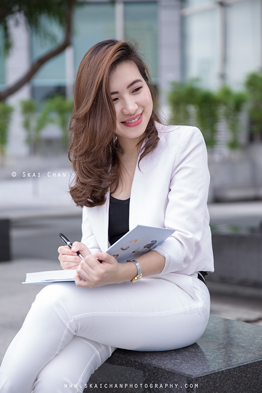 Corporate portrait photoshoot session with Ratna Juita at Raffles Place Park & Boat Quay Corporate portrait photoshoot session with Ratna Juita at Raffles Place Park & Boat Quay