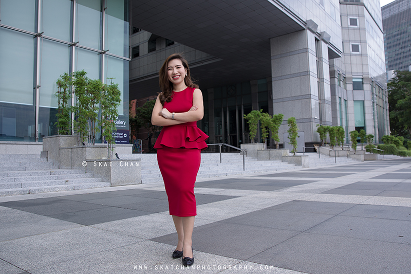 Modern corporate portrait photoshoot session with Ratna Juita at Boat Quay Modern corporate portrait photoshoot session with Ratna Juita at Boat Quay
