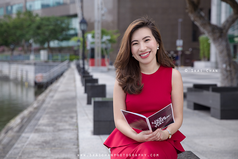 Modern corporate portrait photoshoot session with Ratna Juita at Boat Quay Modern corporate portrait photoshoot session with Ratna Juita at Boat Quay
