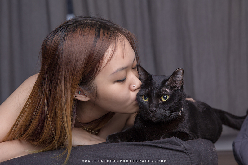Boudoir & pet cat photoshoot session with Rachel Liew & Quinn at Tampines (bedroom) Boudoir & pet cat photoshoot session with Rachel Liew & Quinn at Tampines (bedroom)