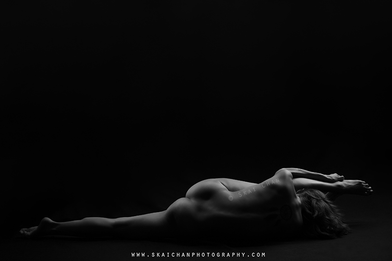 Black and white implied nude art yoga photoshoot session with Cheryl Alicia Chua at Tanjong Pagar (photography studio) Black and white implied nude art yoga photoshoot session with Cheryl Alicia Chua at Tanjong Pagar (photography studio)