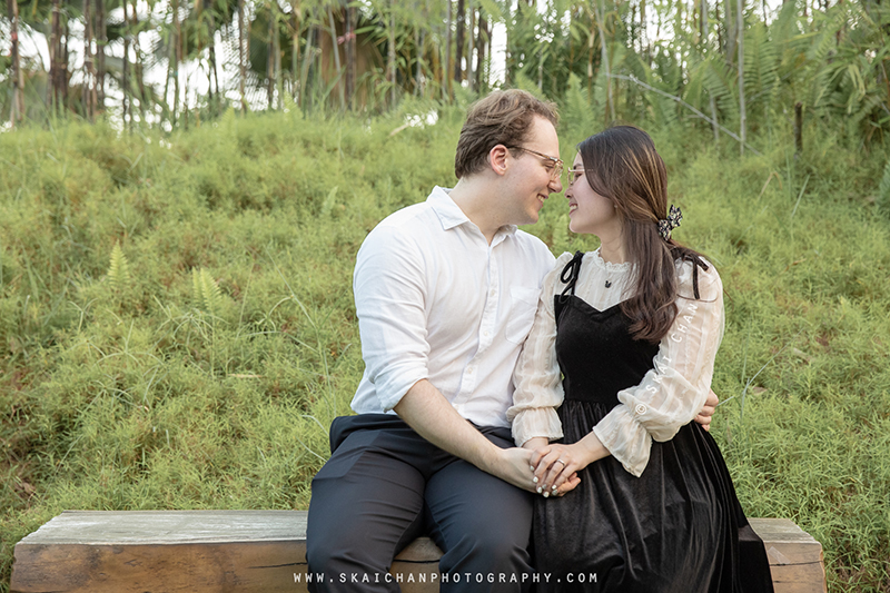 Outdoor casual couple photoshoot session with Keagan & Nancy at Serene Garden @ Gardens By The Bay Outdoor casual couple photoshoot session with Keagan & Nancy at Serene Garden @ Gardens By The Bay