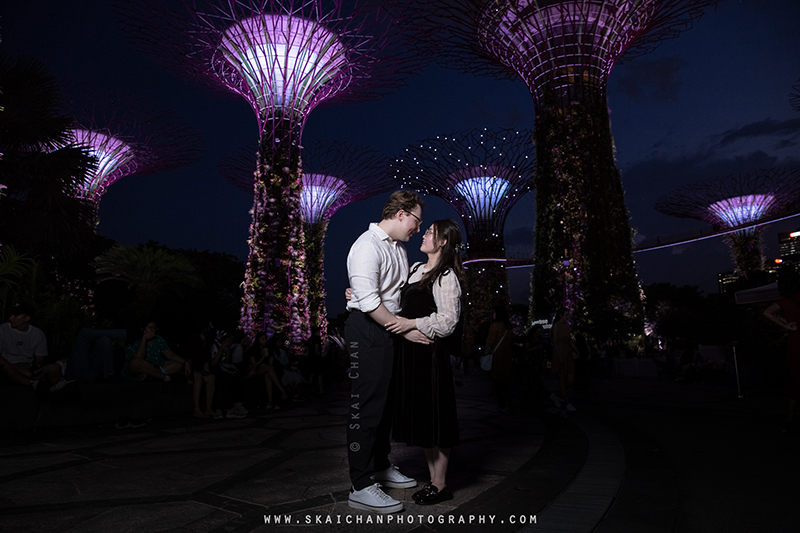 Night couple photoshoot session with Keagan & Nancy at Supertree Grove (Gardens by the Bay) Night couple photoshoot session with Keagan & Nancy at Supertree Grove (Gardens by the Bay)