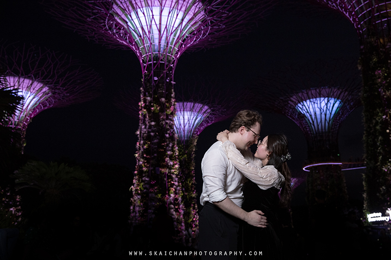Night couple photoshoot session with Keagan & Nancy at Supertree Grove (Gardens by the Bay) Night couple photoshoot session with Keagan & Nancy at Supertree Grove (Gardens by the Bay)