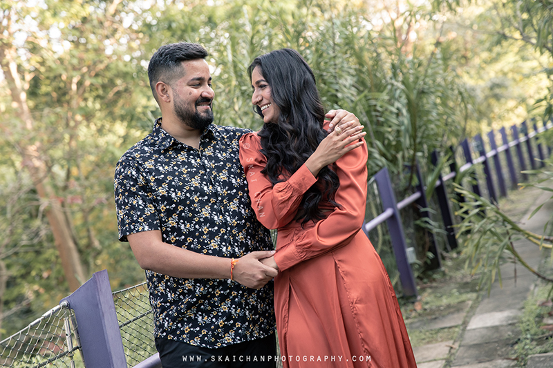 Outdoor casual couple photoshoot session with Elvis Philip & Monali P at World of Plants (Gardens By The Bay) Outdoor casual couple photoshoot session with Elvis Philip & Monali P at World of Plants (Gardens By The Bay)