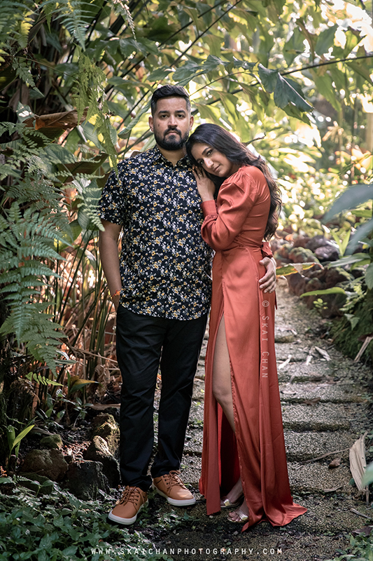 Outdoor casual couple photoshoot session with Elvis Philip & Monali P at World of Plants (Gardens By The Bay) Outdoor casual couple photoshoot session with Elvis Philip & Monali P at World of Plants (Gardens By The Bay)