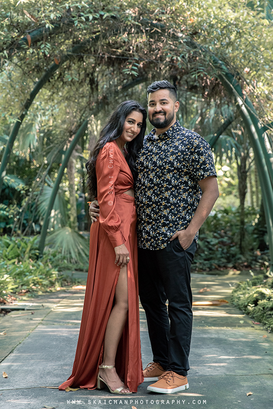 Outdoor casual couple photoshoot session with Elvis Philip & Monali P at World of Plants (Gardens By The Bay) Outdoor casual couple photoshoot session with Elvis Philip & Monali P at World of Plants (Gardens By The Bay)