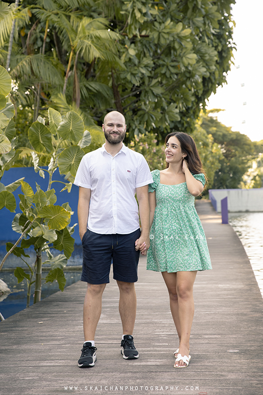 Outdoor casual couple photoshoot session with Dan Boden & Lorelei Timpson at Dragonfly Lake & Supertree Grove (Gardens by the Bay) Outdoor casual couple photoshoot session with Dan Boden & Lorelei Timpson at Dragonfly Lake & Supertree Grove (Gardens by the Bay)