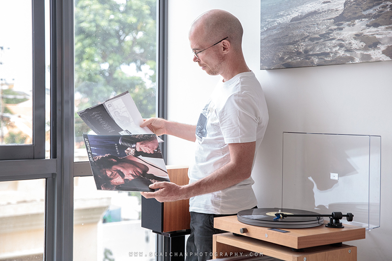 Lifestyle gramophone photoshoot session with Jerome Cheze at home Lifestyle gramophone photoshoot session with Jerome Cheze at home