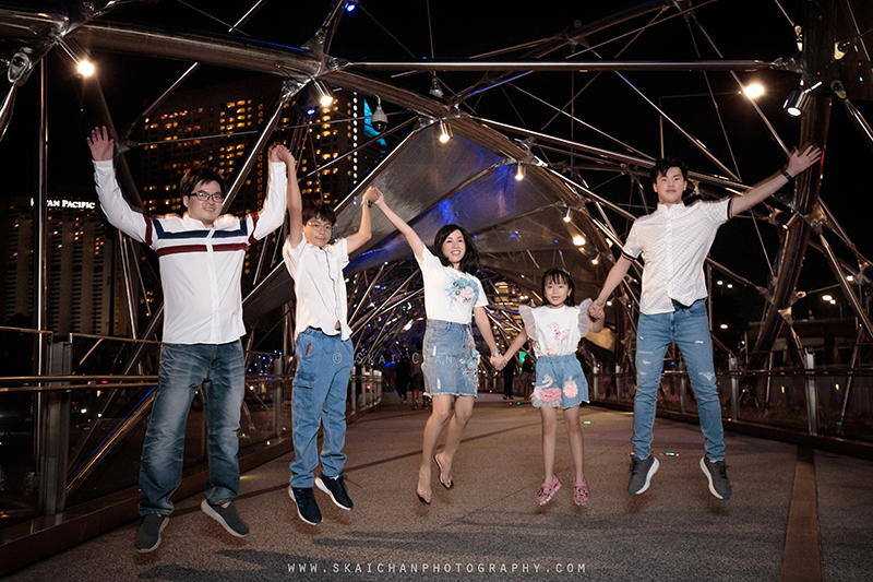 Night outdoor family photoshoot session with Matt, Tika, Justin, Jevon & Joleen at Helix Bridge Night outdoor family photoshoot session with Matt, Tika, Justin, Jevon & Joleen at Helix Bridge