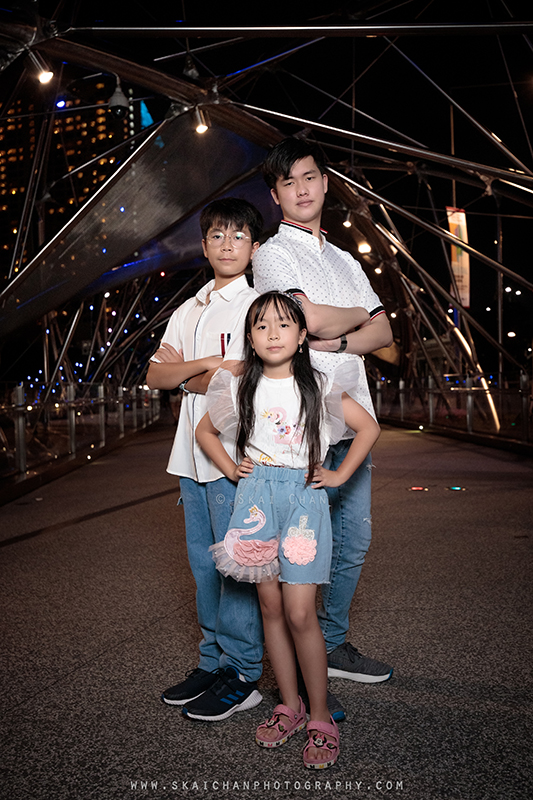 Night outdoor family photoshoot session with Matt, Tika, Justin, Jevon & Joleen at Helix Bridge Night outdoor family photoshoot session with Matt, Tika, Justin, Jevon & Joleen at Helix Bridge