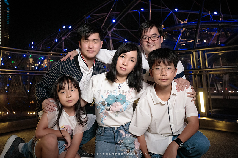 Night outdoor family photoshoot session with Matt, Tika, Justin, Jevon & Joleen at Helix Bridge Night outdoor family photoshoot session with Matt, Tika, Justin, Jevon & Joleen at Helix Bridge