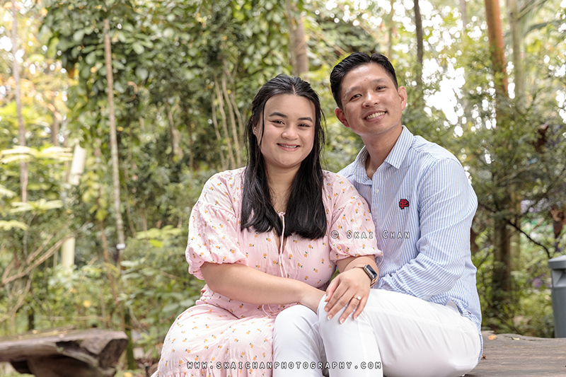 Outdoor casual couple photoshoot session with Andrew & Vicky at World of Plants & Water Lily Pond (Gardens By The Bay) Outdoor casual couple photoshoot session with Andrew & Vicky at World of Plants & Water Lily Pond (Gardens By The Bay)