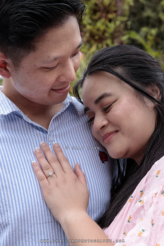 Outdoor casual couple photoshoot session with Andrew & Vicky at World of Plants & Water Lily Pond (Gardens By The Bay) Outdoor casual couple photoshoot session with Andrew & Vicky at World of Plants & Water Lily Pond (Gardens By The Bay)