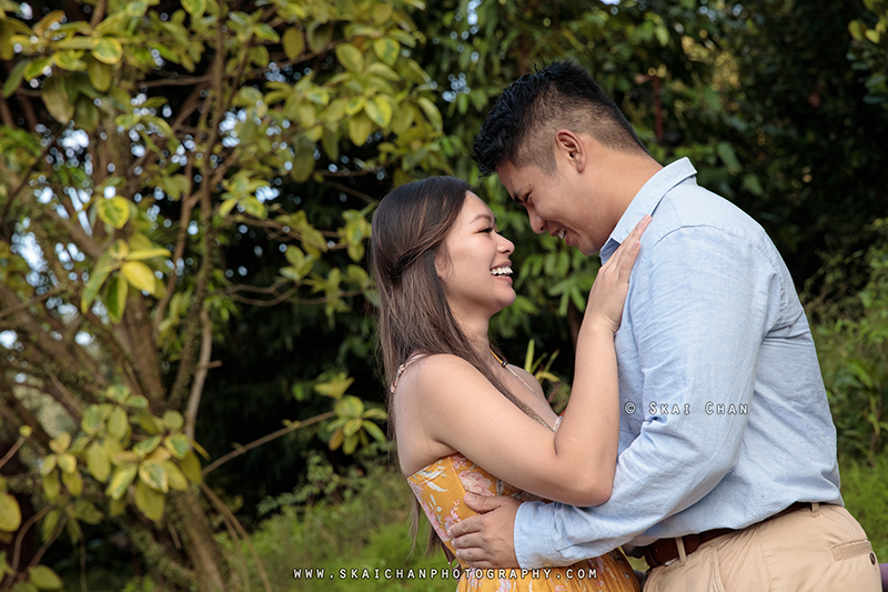 Outdoor couple photoshoot session with Jason & Natalie at Dragonfly Lake & Silver Garden (Gardens By The Bay) Outdoor couple photoshoot session with Jason & Natalie at Dragonfly Lake & Silver Garden (Gardens By The Bay)