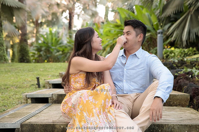 Outdoor couple photoshoot session with Jason & Natalie at Dragonfly Lake & Silver Garden (Gardens By The Bay) Outdoor couple photoshoot session with Jason & Natalie at Dragonfly Lake & Silver Garden (Gardens By The Bay)
