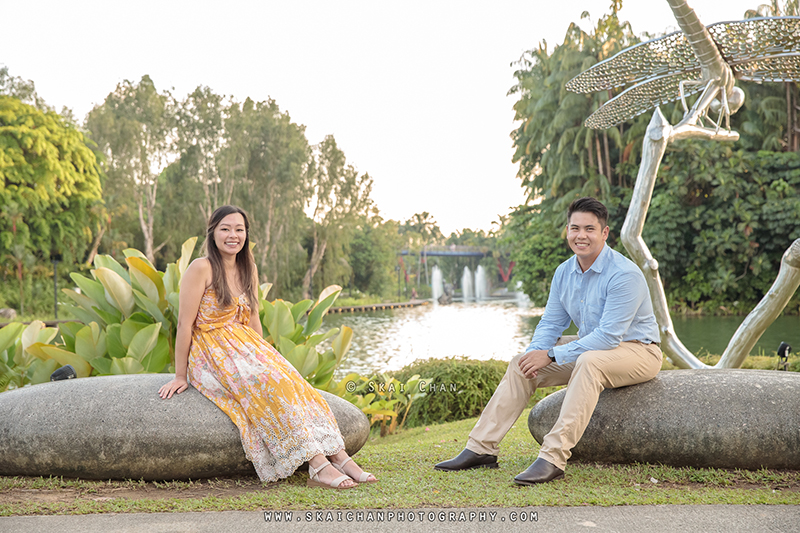 Outdoor couple photoshoot session with Jason & Natalie at Dragonfly Lake & Silver Garden (Gardens By The Bay) Outdoor couple photoshoot session with Jason & Natalie at Dragonfly Lake & Silver Garden (Gardens By The Bay)