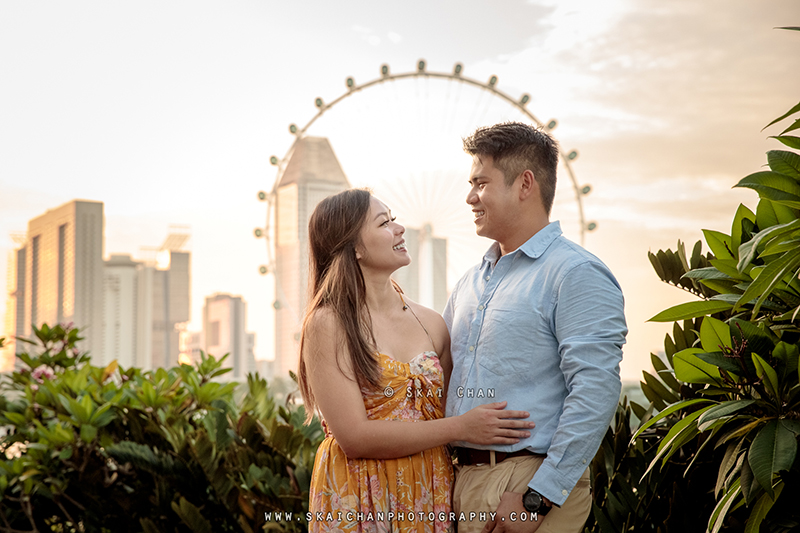 Outdoor couple photoshoot session with Jason & Natalie at Dragonfly Lake & Silver Garden (Gardens By The Bay) Outdoor couple photoshoot session with Jason & Natalie at Dragonfly Lake & Silver Garden (Gardens By The Bay)