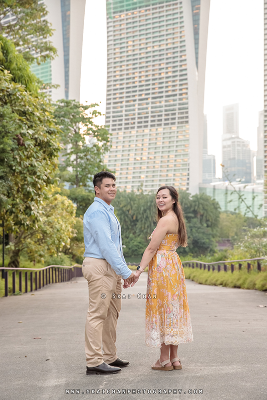 Outdoor couple photoshoot session with Jason & Natalie at Dragonfly Lake & Silver Garden (Gardens By The Bay) Outdoor couple photoshoot session with Jason & Natalie at Dragonfly Lake & Silver Garden (Gardens By The Bay)