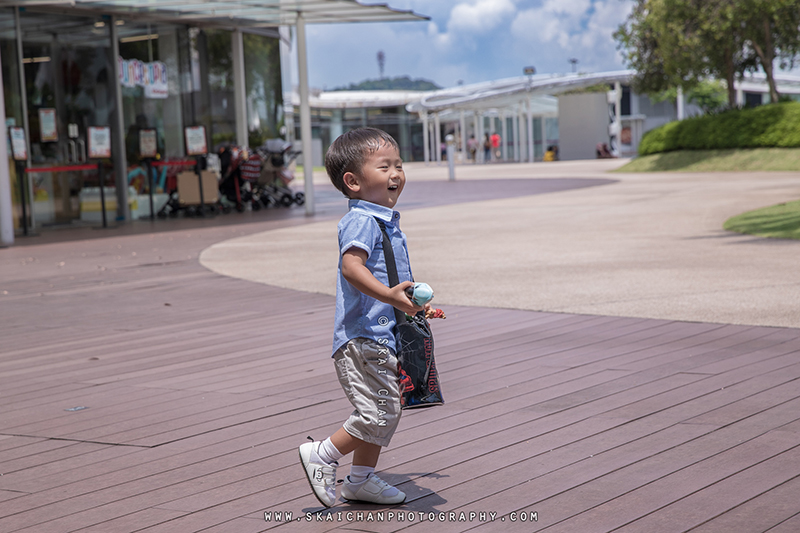 Children photoshoot session with Nicholas, Jonathan & Iverina at Vivocity Rooftop Children photoshoot session with Nicholas, Jonathan & Iverina at Vivocity Rooftop