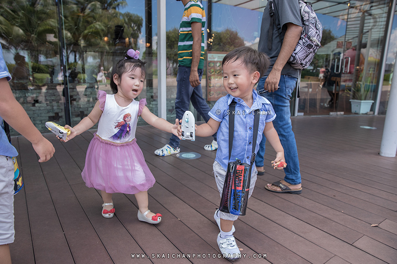 Children photoshoot session with Nicholas, Jonathan & Iverina at Vivocity Rooftop Children photoshoot session with Nicholas, Jonathan & Iverina at Vivocity Rooftop