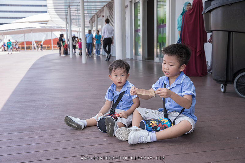 Children photoshoot session with Nicholas, Jonathan & Iverina at Vivocity Rooftop Children photoshoot session with Nicholas, Jonathan & Iverina at Vivocity Rooftop